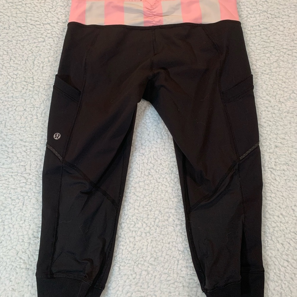 Lululemon Pink and Black Capri Leggings Vintage Style Size 4 GUC